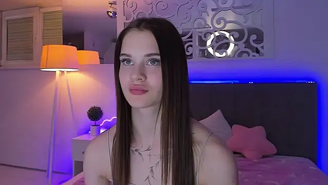 LuisaClover Adlı Modelin Canlı XXX Sohbeti