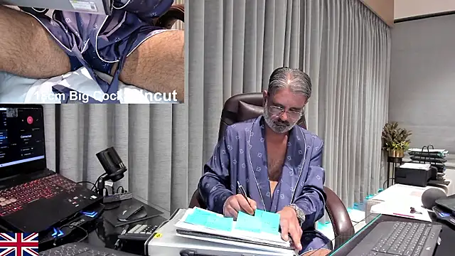 OnlineBossUK Chat XXX in diretta