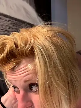 KITTYBOOBOOFUXX's Live XXX Chat