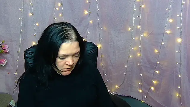 Show modela LauraFinn na web-kameri