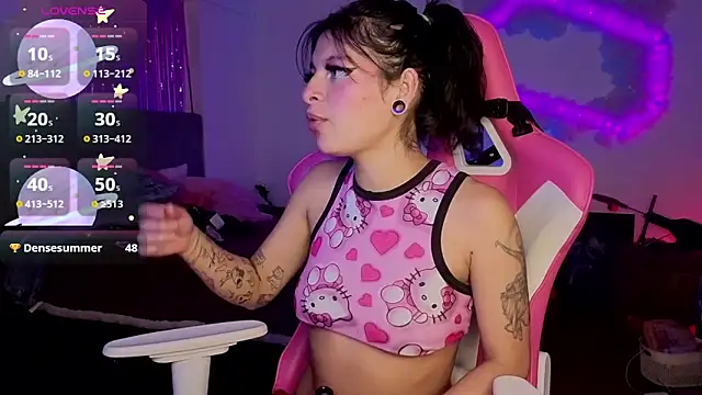 larah_uwu Live XXX Chat