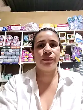 MIA-LARIOS 现场XXX聊天