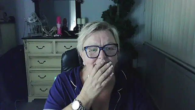 BridgetBlueEyes Show in webcam