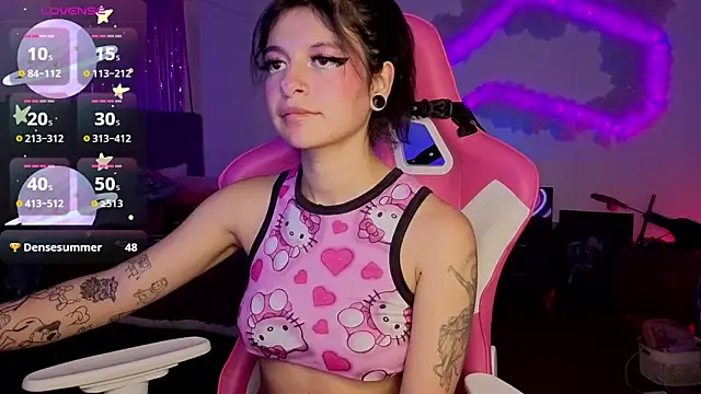 larah_uwu's Live XXX Chat