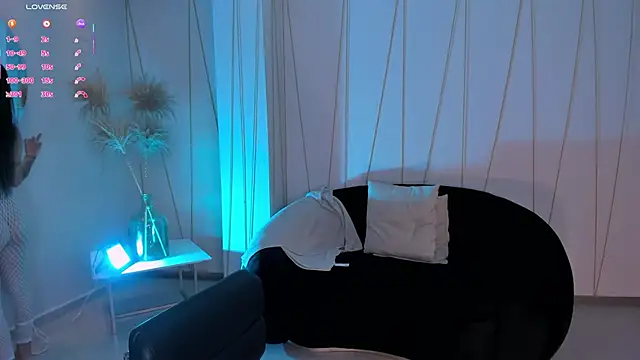 TaraLawrence Chat XXX in diretta