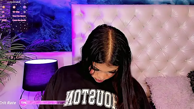 Keira_Fox31 Adlı Modelin Canlı XXX Sohbeti