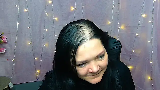 Show modela LauraFinn na web-kameri