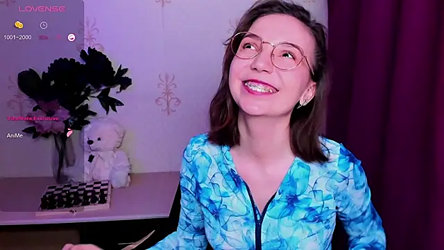 Chat XXX en directo de KindHazelHere_