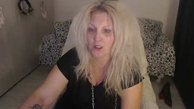 Divineblond webcam show