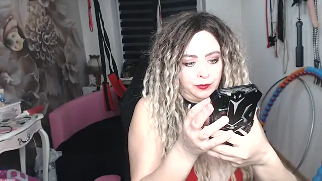 دردشة MISSwithDOLLS الجنسية المباشرة