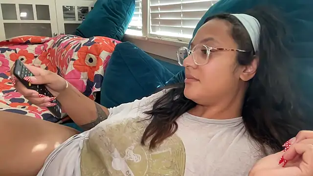 dreamyriri: διαδικτυακό σόου στην κάμερα