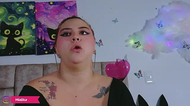 Chatroom XXX en direct de MiiaBlumm_