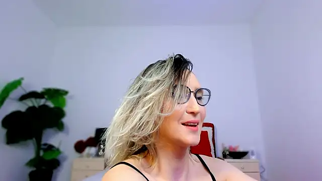 CharmingAnnie's Live XXX Chat