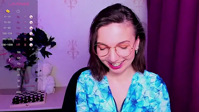 Chat XXX Live KindHazelHere_