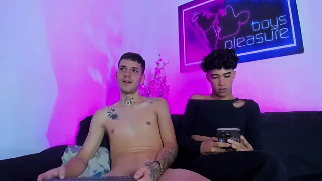 Pleasure_boys_hot Show in webcam