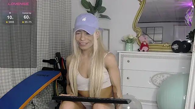 SarahRaynex Chat XXX in diretta