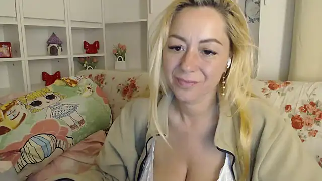 _karolynesyera_ Adlı Modelin Canlı XXX Sohbeti