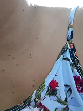 Sweetlorie_83: διαδικτυακό σόου στην κάμερα