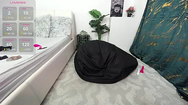 innocent_eva1 live XXX chat