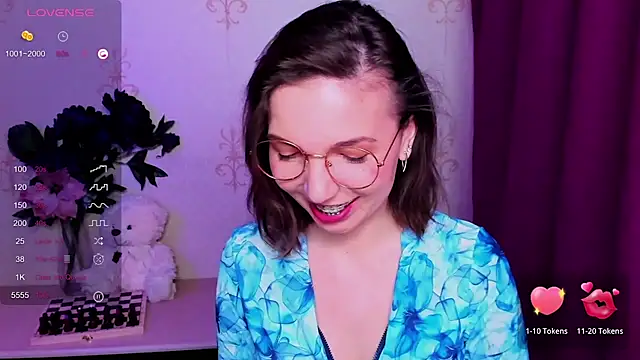 Chatroom XXX en direct de KindHazelHere_