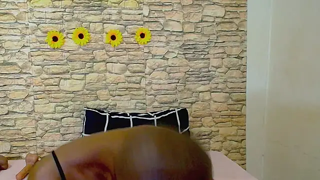 EbonyOlive69 Adlı Modelin Canlı XXX Sohbeti