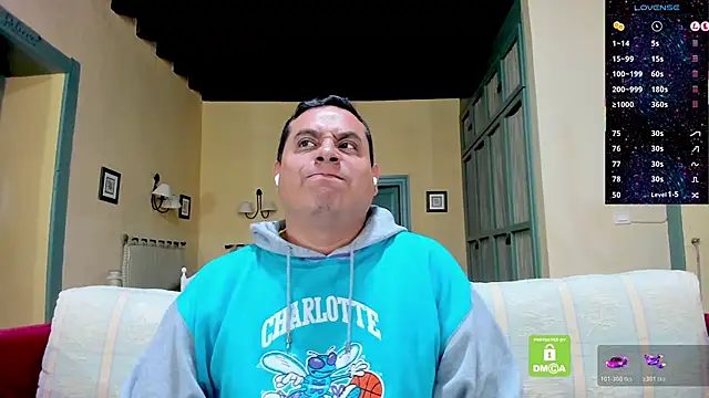 brad_latino's Webcam Show