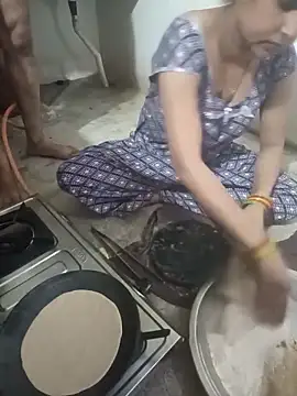 Savita_bhabhi_enjoy live XXX chat