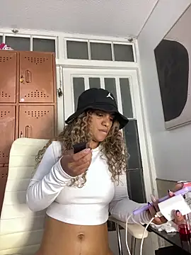 AngelPinkk_ Adlı Modelin Canlı XXX Sohbeti