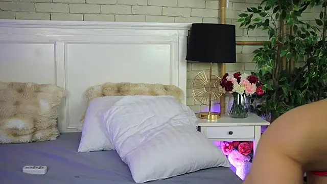 EmillyBronte Webcam show