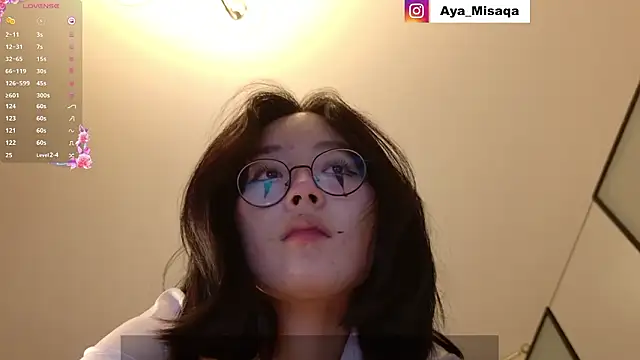 แชท XXX สดของ alinaevee