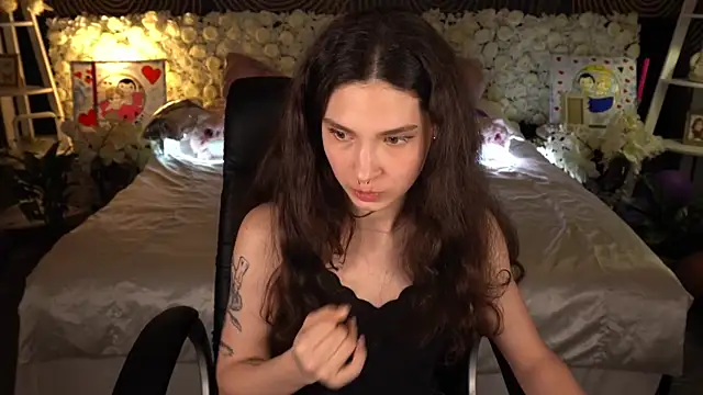 BabyFlowerr Adlı Modelin Canlı XXX Sohbeti