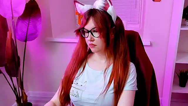 CarolGiggly: онлайн-секс-чат