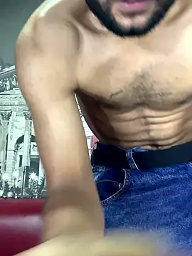 XXX chat uživo modela KyleJoss30