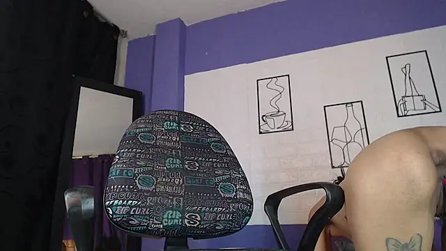 skinny_Yizz's Live XXX Chat