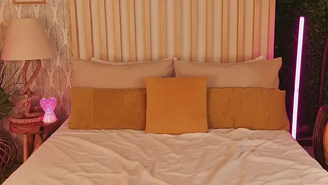 AnyaLov Adlı Modelin Web Kamerası Şovu