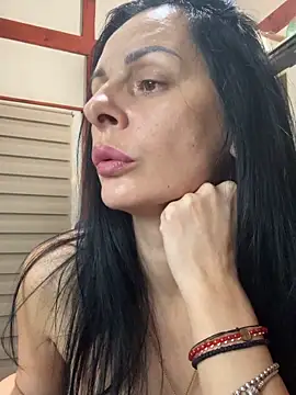 Chat +18 de MiriamDelyn ao vivo