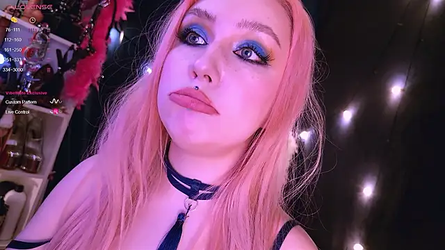 Chat +18 de Bibi_Iva ao vivo