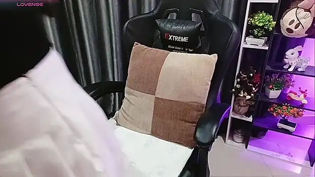 Yuki-yio Adlı Modelin Canlı XXX Sohbeti