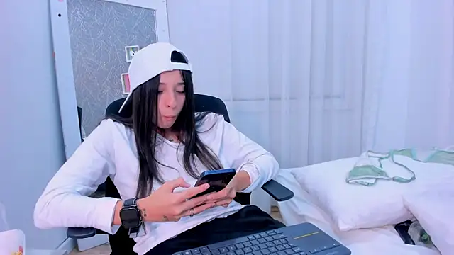 ViictoriiaSaenz Chat XXX live