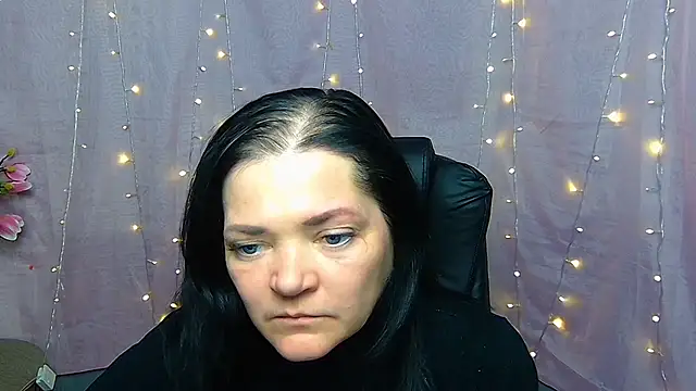 LauraFinnのライブXXXチャット