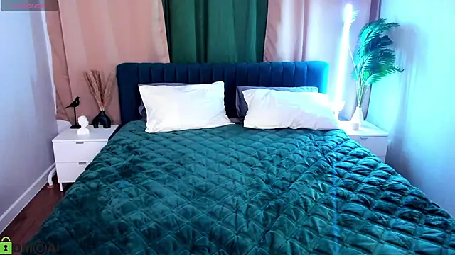 Crystal-Lace Chat XXX live