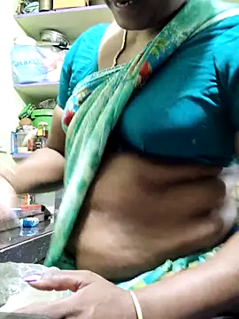 Pokazy przed kamerką – yamini1431