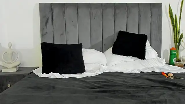 RedNDizzy's Live XXX Chat