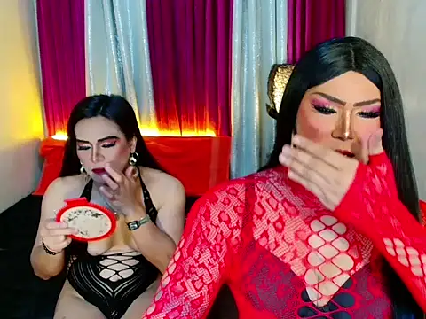 Incredible_Shemale Adlı Modelin Canlı XXX Sohbeti