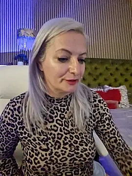 LadyTouch's Live XXX Chat