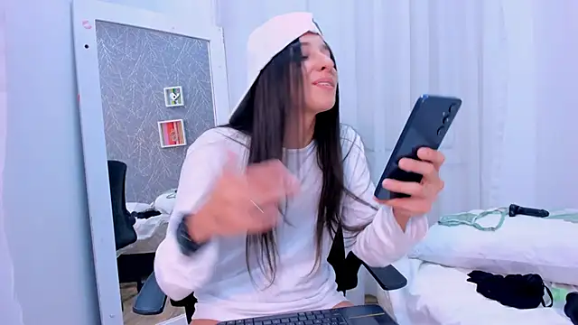 ViictoriiaSaenz Adlı Modelin Canlı XXX Sohbeti