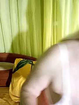 Esenia505のライブXXXチャット