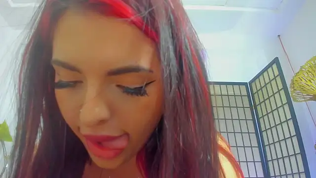 Chat +18 de MiaNoirr ao vivo