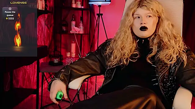 LilithNlsnのライブXXXチャット