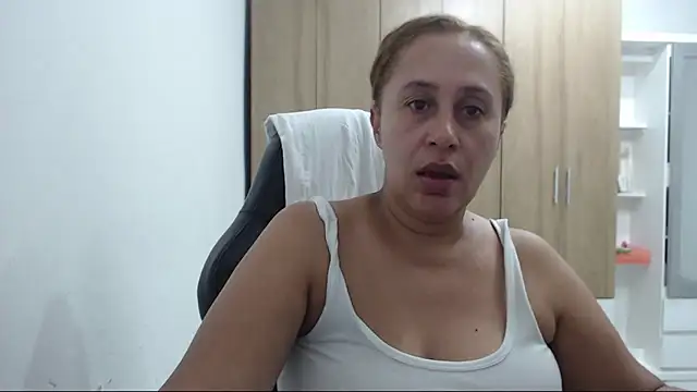 RoxanaLove9 即時 XXX 聊天